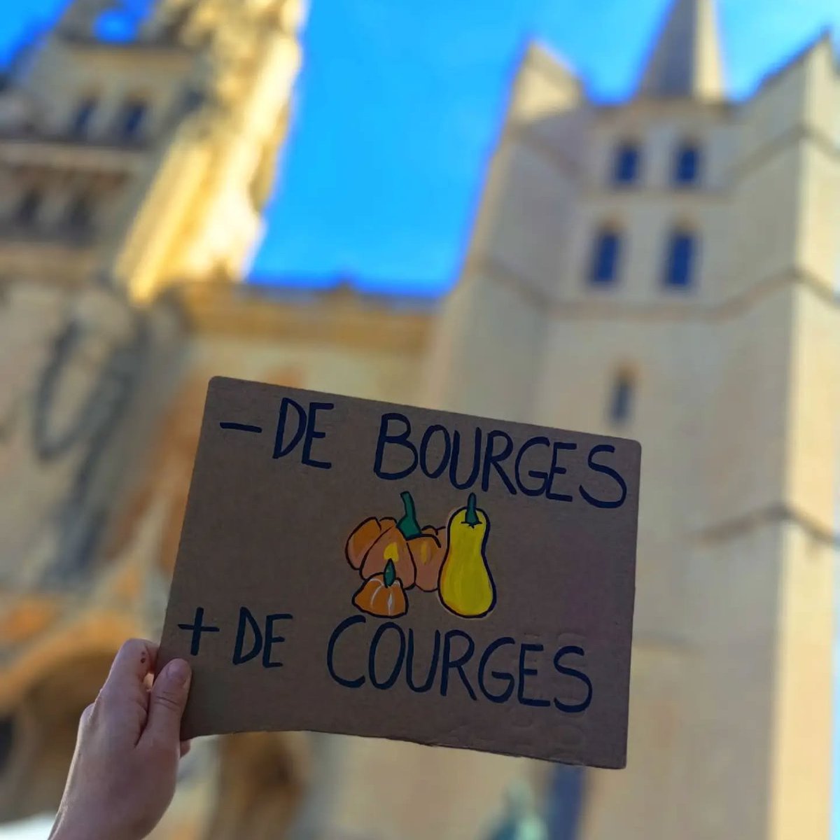 UnionpopLozere's tweet photo. Nous étions 300 à marcher ce matin à #Mende pour le #climat le #vivant la #paix et la #justicesociale !
Et plus de 100 à l'assemblée citoyenne ✊
#26septembre #Lozère
Photos © ResistancesJoyeuses Lozère https://t.co/2AcTynuM7E