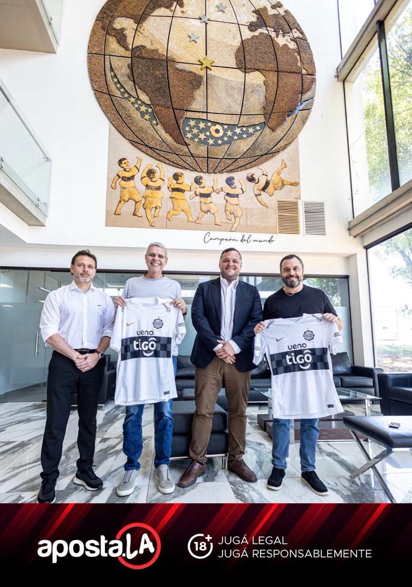 alvaroapontec's tweet photo. Reunión de ayer entre Coto Nogués (Presidente del Olimpia), Aristides Masi (Director Deportivo del Olimpia), Mario Bittencourt y Ricardo Tenorio (Director General y Vicepresidente de Fluminense):

- Cooperación entre los dos clubes en temas de formativas
- ⁠Interés en algunos jugadores
- ⁠Reporte sobre Rubén Lezcano (jugador de Flu a préstamo en el Decano)
- ⁠Posibles amistosos en verano
- ⁠Transferencia de conocimiento entre los clubes
