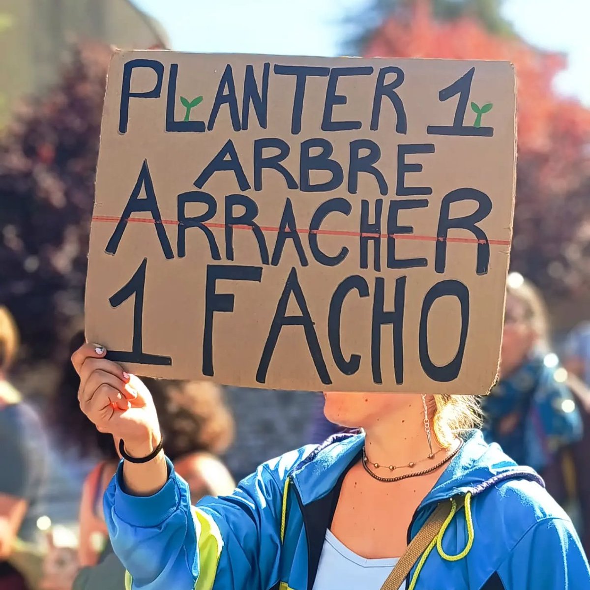 UnionpopLozere's tweet photo. Nous étions 300 à marcher ce matin à #Mende pour le #climat le #vivant la #paix et la #justicesociale !
Et plus de 100 à l'assemblée citoyenne ✊
#26septembre #Lozère
Photos © ResistancesJoyeuses Lozère https://t.co/2AcTynuM7E