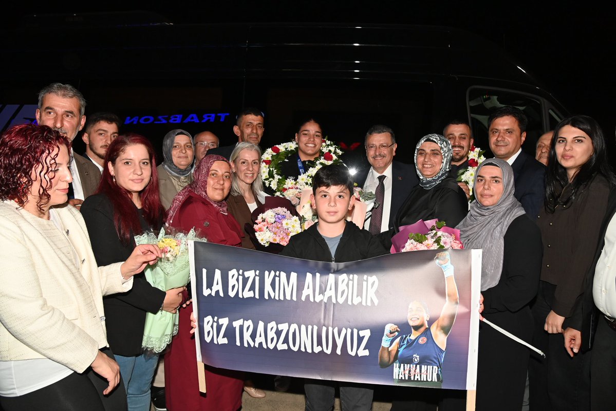 ahmetmgenc's tweet photo. Şampiyonlar şehrine, memleketine hoş geldin ŞAMPİYON… 🥊🥇

2026 Avrupa Boks Şampiyonası’nda adını zirveye yazdıran, şehrimizin, Trabzonspor’umuzun ve ülkemizin gururu, millî sporcumuz Havvanur Kethüda evladımız ile birlikteyiz. 😊

Başarın daim, yolun açık olsun… ❤️💙 https://t.co/qk9NxdloZY