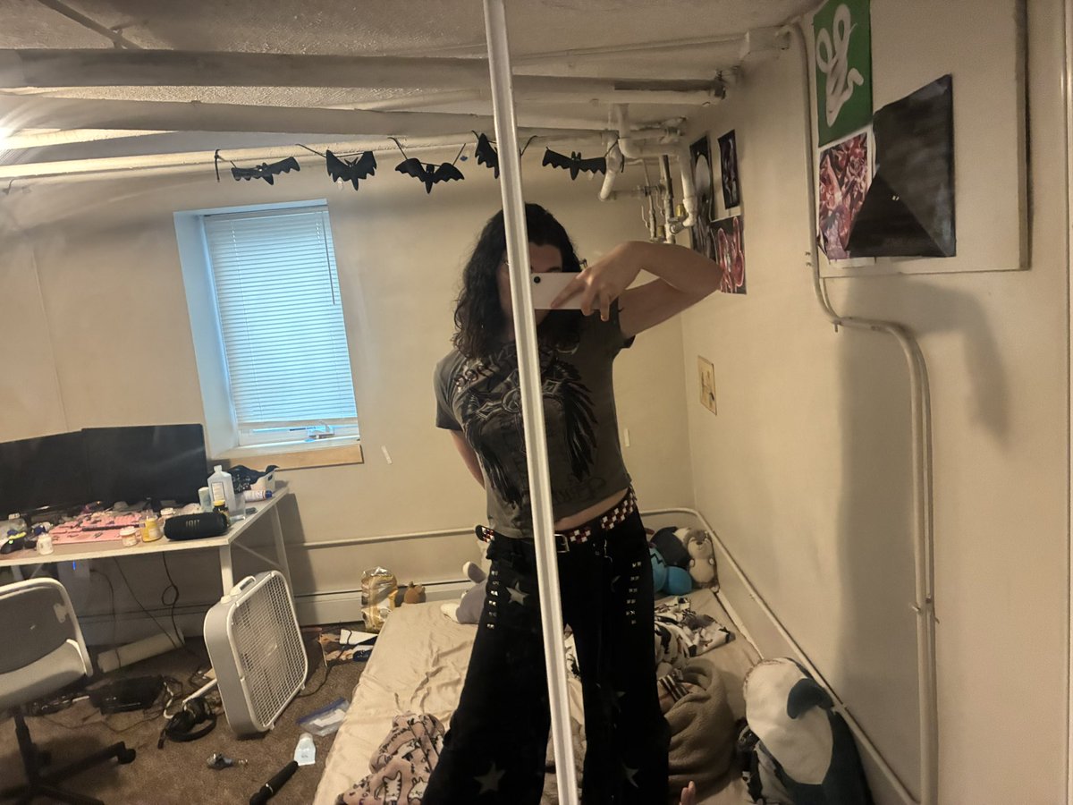 OriannasWisp's tweet photo. gothic outfit vibes heheheh https://t.co/QYJV1iAQwd