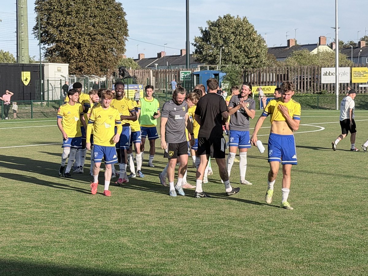 davidtrnr1's tweet photo. @NewmarketTownFC prosper against a very game playing step 3 side @LeightonTownFC . The jockeys played With β€οΈ and pure grit to win 2-1 in the #FAVASE to the victors the spoils #UTJ π β½οΈβ½οΈππππππππππππππ https://t.co/gxRl9XOovX
