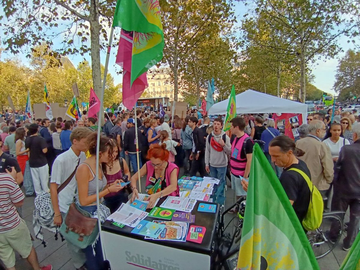 SolidairesParis's tweet photo. 📢 Marchons partout en France pour le climat, le vivant, la paix et la justice sociale
📌 Rassemblement place de la République
#26septembre #climat #vivant #paix #JusticeSociale https://t.co/XWkuoR4Ih2