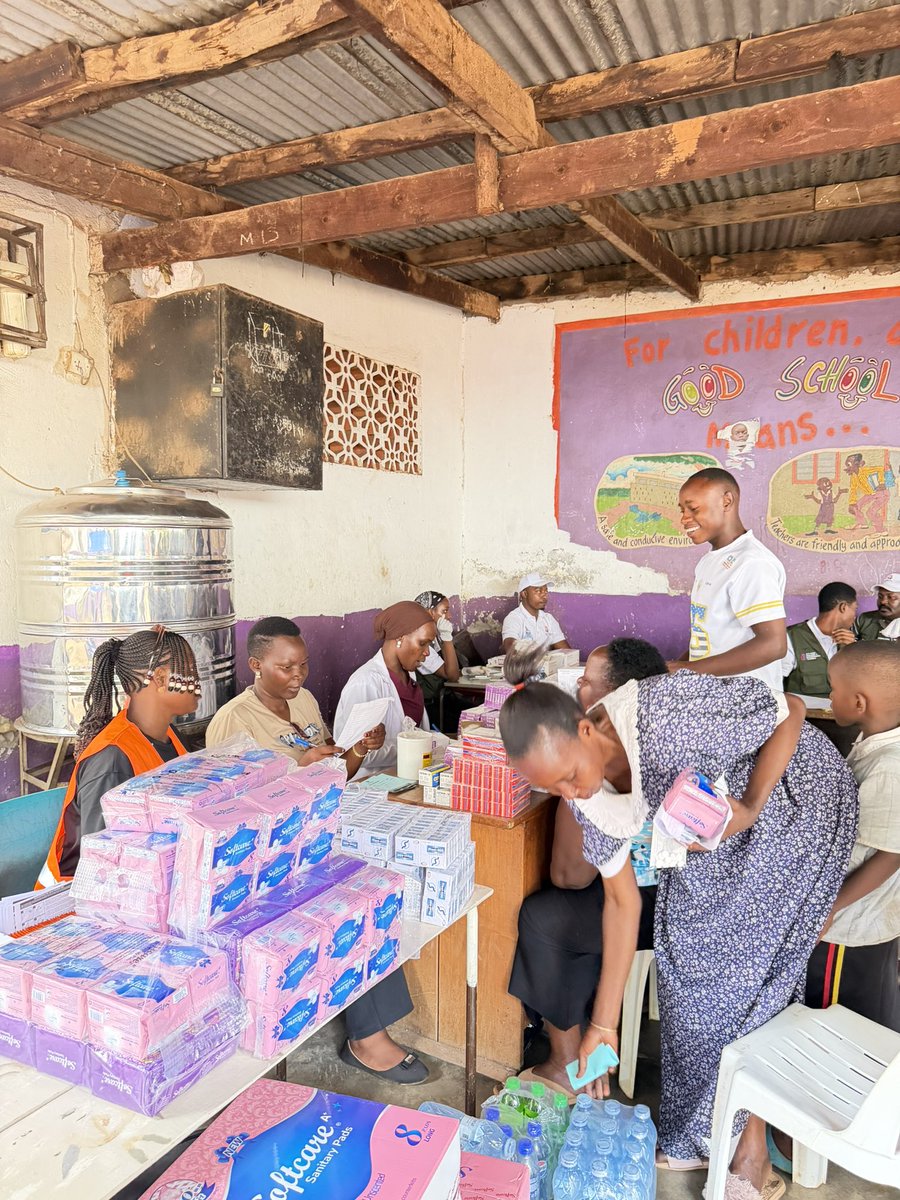 ShamimNambassa's tweet photo. We held a successful medical camp in Bwaise 3 and served about 500 people
I want to extend my appreciation to all the sponsors and partners Centenary Bank, Softcare, Pearle Eye clinic, My Doctor Ug, Raising Hope international friends etc https://t.co/SUC49Wb3fK