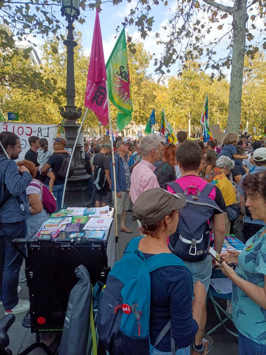 SolidairesParis's tweet photo. 📢 Marchons partout en France pour le climat, le vivant, la paix et la justice sociale
📌 Rassemblement place de la République
#26septembre #climat #vivant #paix #JusticeSociale https://t.co/XWkuoR4Ih2