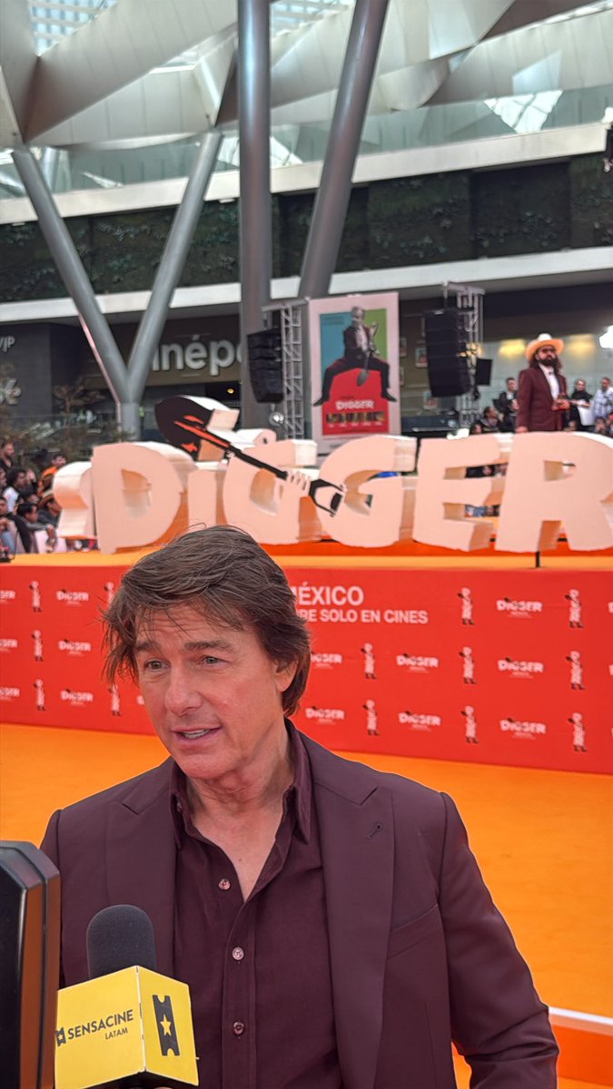 Moveeks's tweet photo. Un poco de lo que vivimos ayer en la alfombra naranja de #Digger, con la presencia de #TomCruise y #AlejandroGonzalezIñarritu @TomCruise @WBPicturesLatam @WBPictures_Mx (1/3) https://t.co/k72Rg88GVC