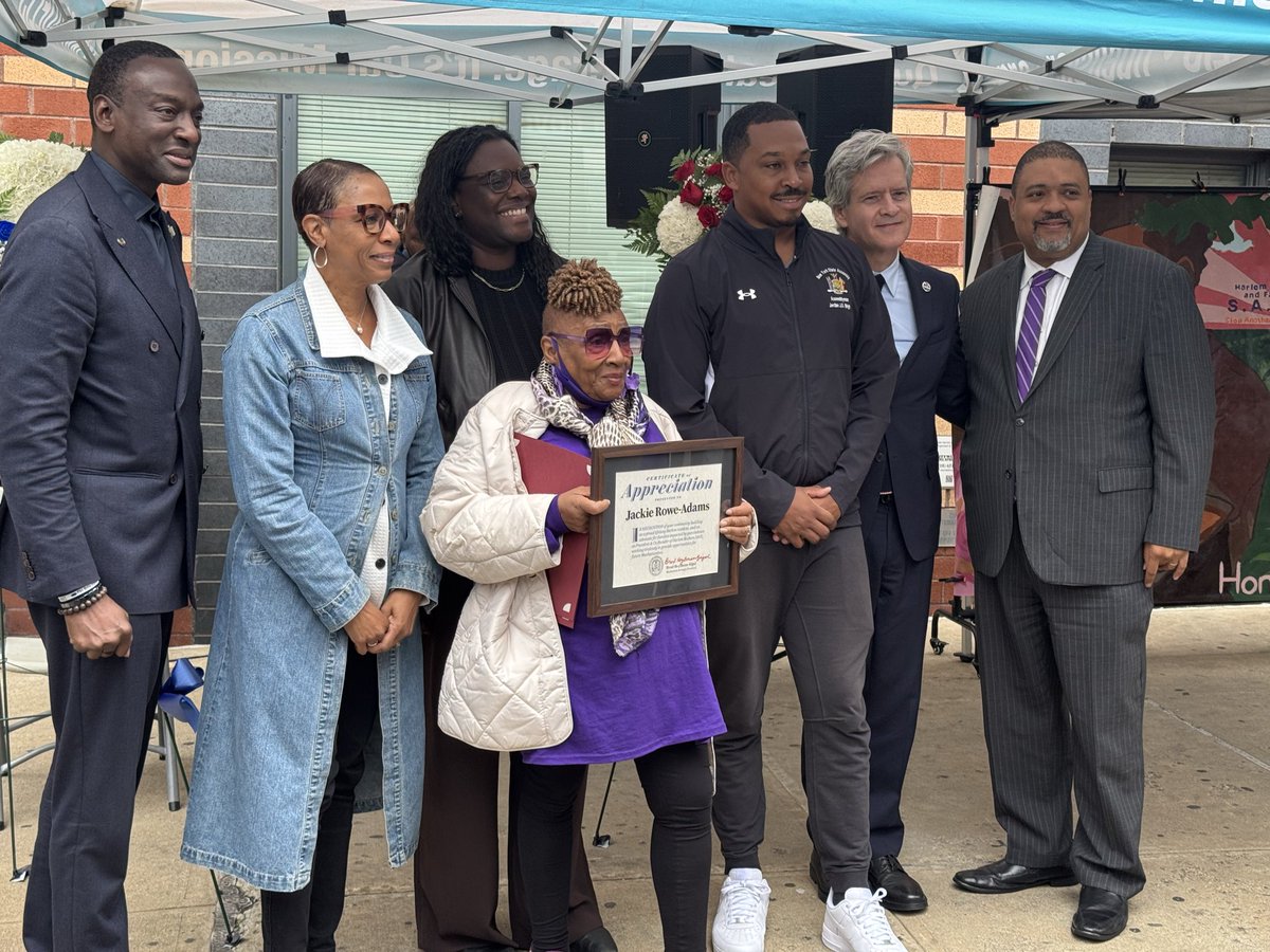 ManhattanDA's tweet photo. Yesterday on the National Day of Remembrance for Murder Victims, D.A. Bragg joined @MothersSaveNYC to honor the lives of those tragically lost to violence. https://t.co/XslJM3IFFN