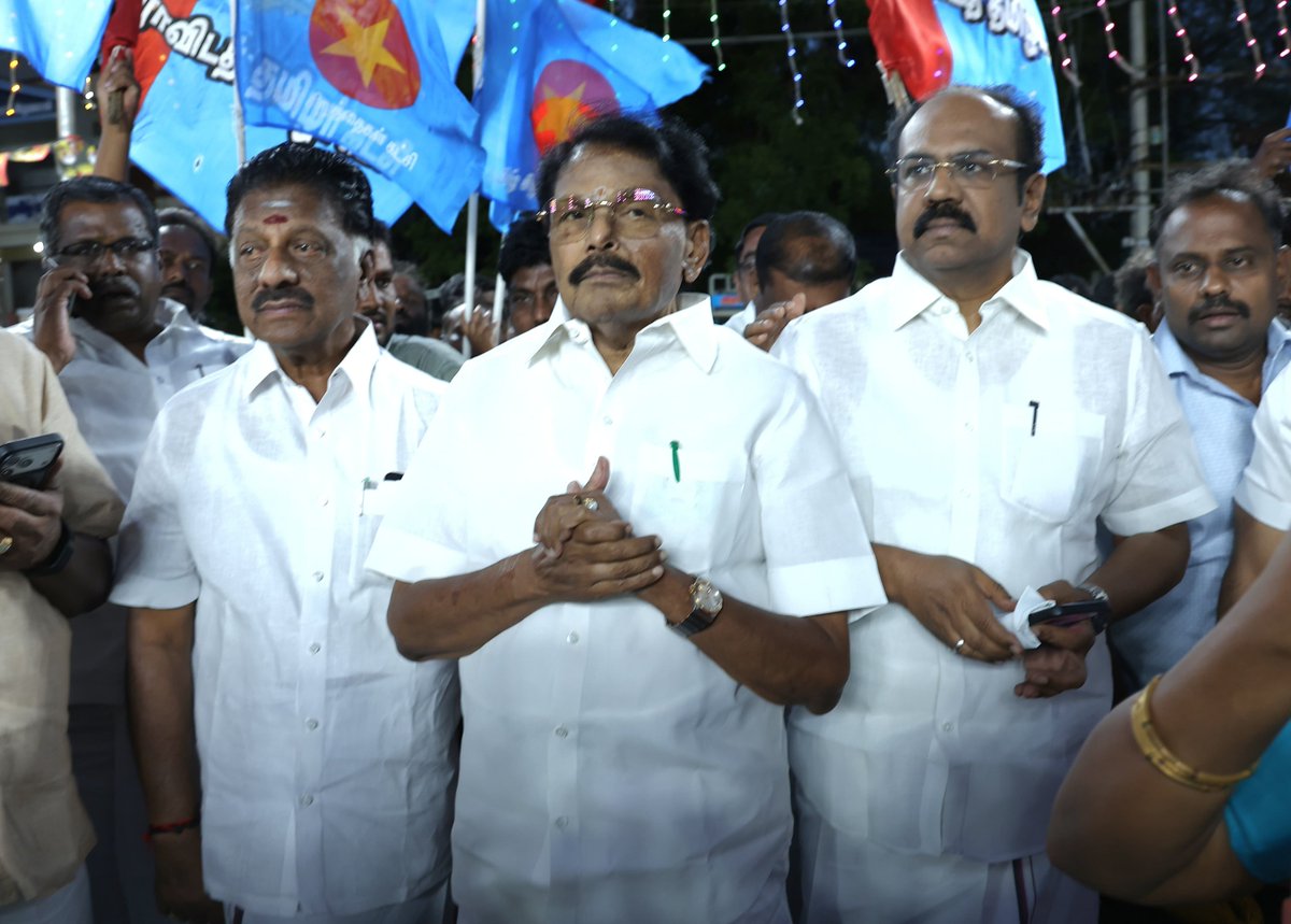 TThenarasu's tweet photo. தாராபுரத்தில் மாண்புமிகு எதிர்க்கட்சித் தலைவர், கழக இளைஞரணிச் செயலாளர் திரு. உதயநிதி ஸ்டாலின் அவர்களின் இன்றைய தேர்தல் பிரச்சாரம் மிகுந்த எழுச்சியோடு நடைபெற்றது.

கழகத் துணைப் பொதுச்செயலாளர் அண்ணன் திரு. ஐ.பெரியசாமி, விருதுநகர் தெற்கு மாவட்டக் கழகச் செயலாளர் அண்ணன் திரு. கே.கே.எஸ்.எஸ்.ஆர். இராமச்சந்திரன், மாண்புமிகு முன்னாள் முதலமைச்சர் அண்ணன் திரு. ஓ. பன்னீர் செல்வம், சிவகங்கை மாவட்டச் செயலாளர் அண்ணன் திரு. பெரியகருப்பன், தூத்துக்குடி வடக்கு மாவட்டக் கழகச் செயலாளர் சகோதரி திருமிகு. கீதாஜீவன் மற்றும் திருச்சி தெற்கு மாவட்டக் கழகச் செயலாளர் தம்பி திரு. அன்பில் மகேஷ் பொய்யாமொழி ஆகியோர் இணைந்து பிரச்சாரத்தில் பங்கேற்றோம்.

தாராபுரம் சட்டமன்ற இடைத்தேர்தலில் கழகத்தின் வெற்றி வாய்ப்பை மேலும் வலுப்படுத்தும் வகையில் எதிர்க்கட்சித் தலைவர் அவர்களின் இன்றைய பிரச்சாரம் அமைந்திருந்தது.

@Udhaystalin @IPeriyasamy_ @KKSSRR_DMK @OfficeOfOPS @OfficeOfKRP @geethajeevandmk @Anbil_Mahesh
