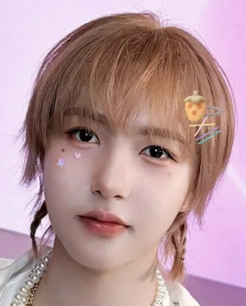 growithrj_'s tweet photo. kapan lagi yh renjun dapet hairstyle yg imut2 kek gini😔 https://t.co/Reetln6qcX