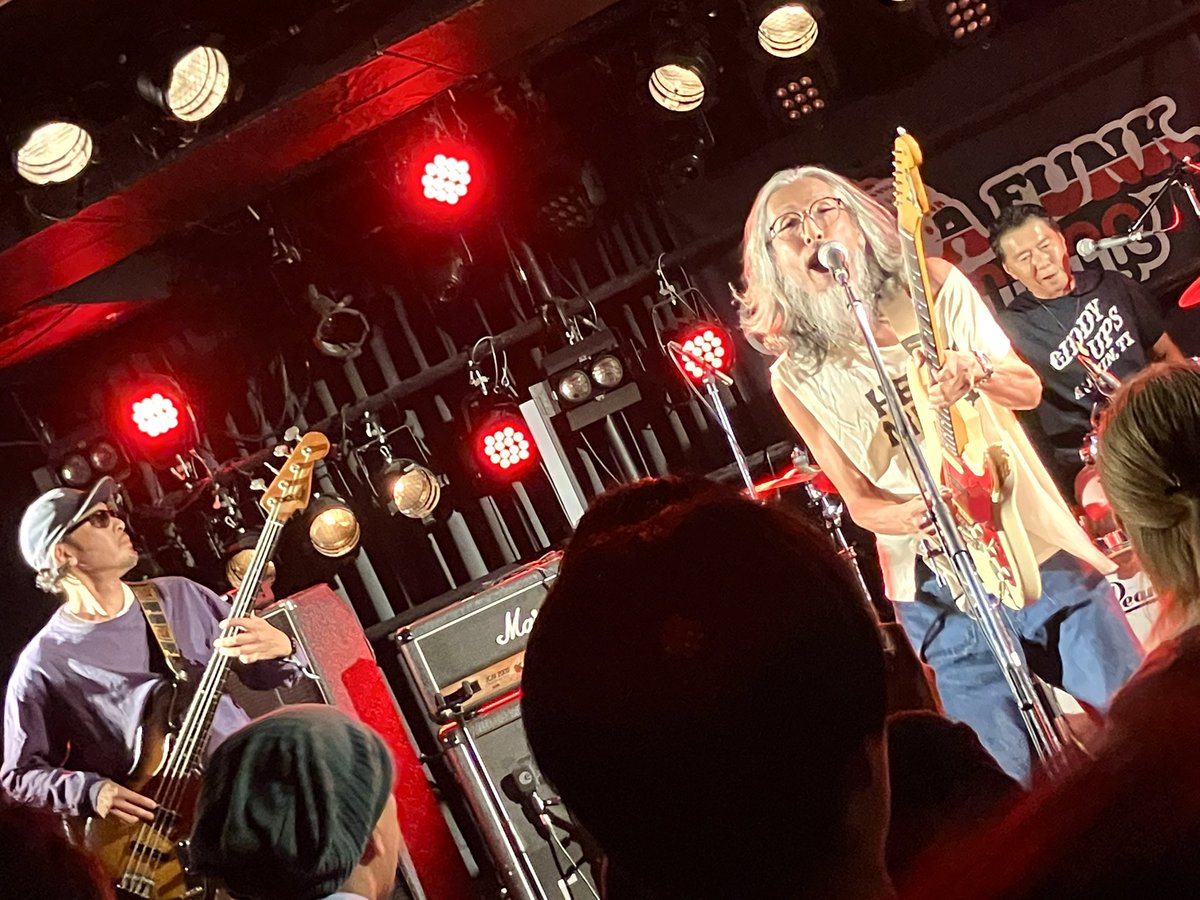 macchan1127's tweet photo. The Familytone@Zeela
めちゃくちゃスローな曲でフロアを沸かせるいぶし銀のプレイ🎸そこから一気に爆音で跳ね上げる振り幅がめっちゃ楽しい😆
#osakafunkgrammar https://t.co/K0j3n31va8