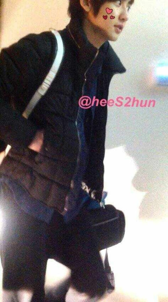 himytwentyseven's tweet photo. พี่ชานยอลฮีโซฮอตมากจริงๆㅠ รีล่าเค้าบอกว่าตอนมอปลายที่โรงเรียนจะมีกิจกรรมช่วงงานเทศกาลที่ให้นักเรียนในโรงเรียนเลือกถ่ายรูปโพลารอยด์กับคนที่ตัวเองชอบได้ แต่กิจกรรมถูกยกเลิกเพราะปาร์คชานยอล เหตุผลคือ “ผู้หญิงในโรงเรียนทุกคนอยากถ่ายรูปกับชานยอลแค่คนเดียว” ((😭))

เป็นนี่นี่ก็จะต่อแถวถ่ายค่ะ ดูหน้ารุ่นพี่ปาร์คชานยอลซะก่อน หล่อ ตาโต ผิวดี หน้าตาเหมือนหลุดออกมาจากมังงะขนาดนี้🥺🫶🏻