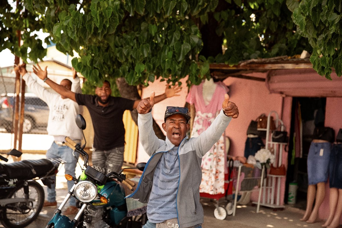 CarolinaMejiaG's tweet photo. ¡Gracias mi gente! Qué alegría sentir tanto cariño en cada pedacito del camino. Ya estamos en Neyba con nuestra gente. 

#ConCarolina28 #NeybaConCarolina #BahorucoConCarolina https://t.co/QymNB5HEXQ