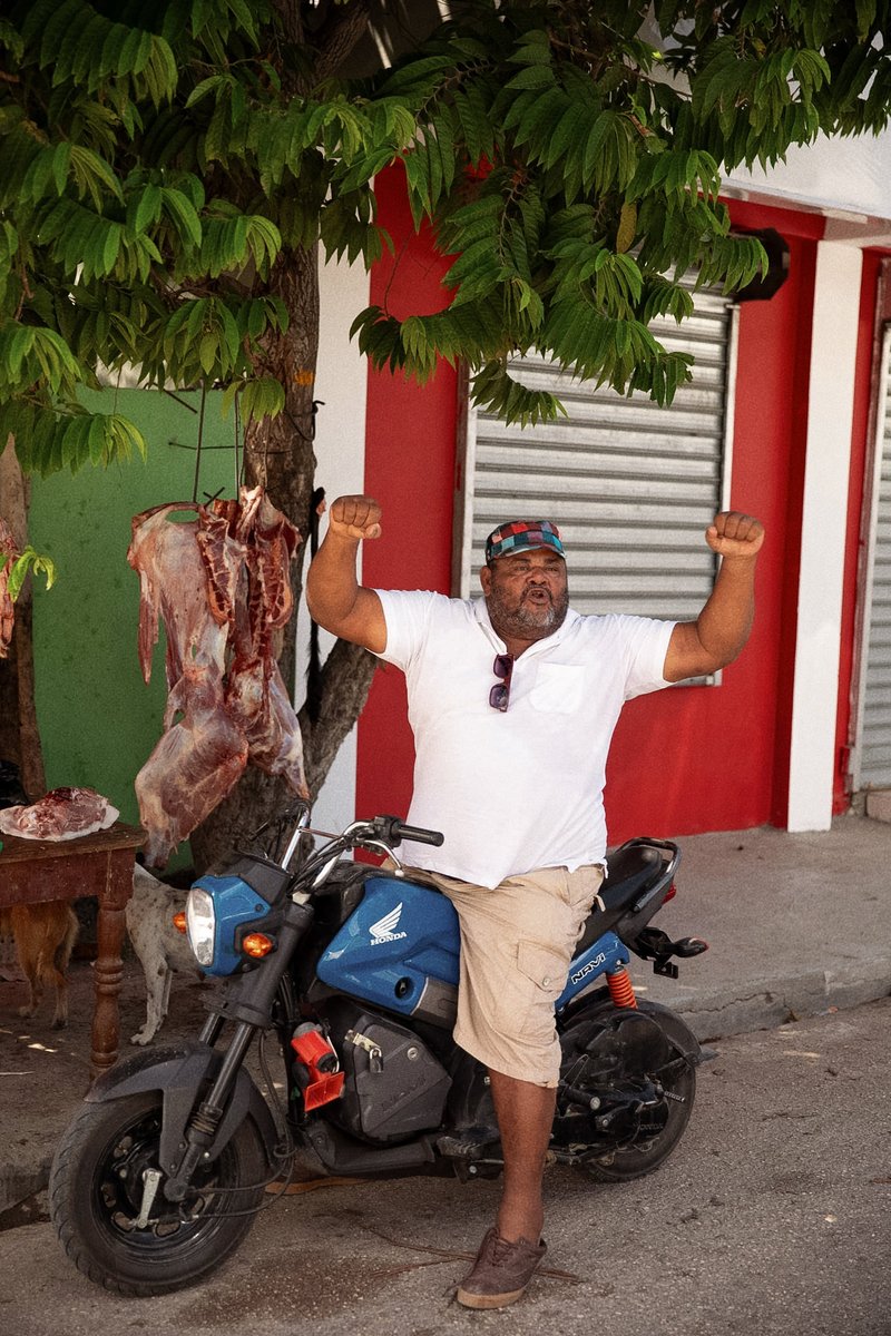CarolinaMejiaG's tweet photo. ¡Gracias mi gente! Qué alegría sentir tanto cariño en cada pedacito del camino. Ya estamos en Neyba con nuestra gente. 

#ConCarolina28 #NeybaConCarolina #BahorucoConCarolina https://t.co/QymNB5HEXQ