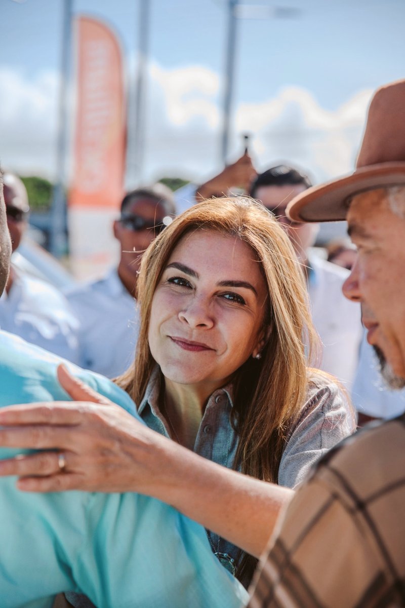 CarolinaMejiaG's tweet photo. ¡Gracias mi gente! Qué alegría sentir tanto cariño en cada pedacito del camino. Ya estamos en Neyba con nuestra gente. 

#ConCarolina28 #NeybaConCarolina #BahorucoConCarolina https://t.co/QymNB5HEXQ
