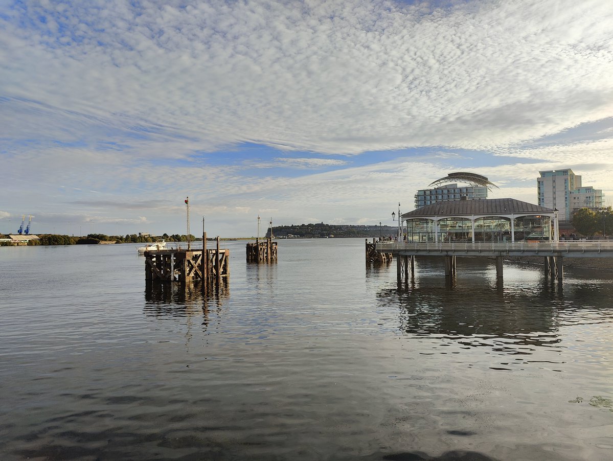 DerekTheWeather's tweet photo. Lovely evening in Cardiff Bay. Maximun 20°C. https://t.co/lSEN3wmTb5