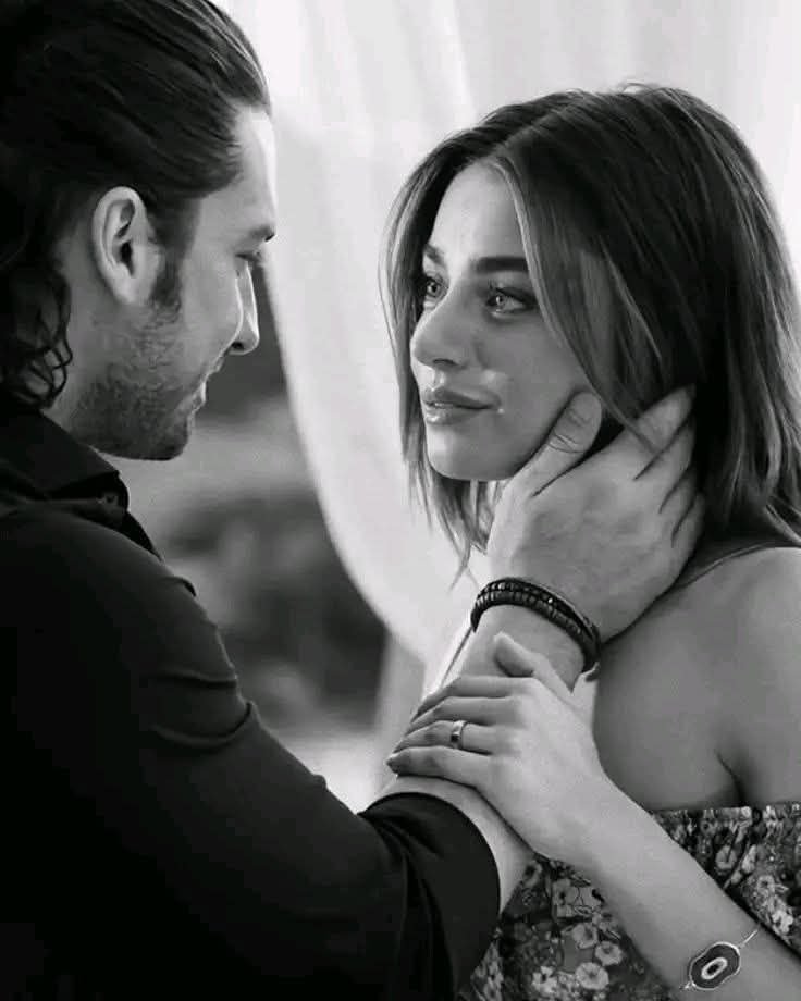 AlyaaA94410's tweet photo. ﺳﻘﻴﺖ ﺣﺒﻚ ﺣﺘﻰ ﺻﺎﺭ ﺍﺩﻣﺎﻧﺎ
ﻋﺸﺖ ﻓﻴﻚ ﺻﻨﻮﻑ ﺍﻟﻌﺸﻖ ﺃﻟﻮﺍنا
ﻣﻦ ﻟﻲ ﺑﺒﺮﺩ ﻓﺠﻤﺮ ﺍﻟﺸﻮﻕ ﻳﺤﺮﻗﻨﻲ
ﻭﺍﻟﺸﻮﻕ ﻳﺤﺮﻕ ﻣﺜﻞ ﺍﻟﻨﺎﺭ ﺃﺣﻴﺎﻧﺎ
ﺇﻧﻲ ﻭﺇﻳﺎﻙ ﻓﻲ ﺻﺤﻮ ﻭﻓﻲ ﺣﻠﻢ https://t.co/MeU1HTEjXk