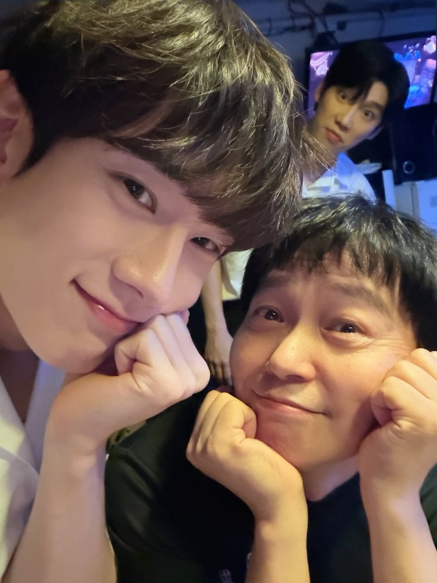 yyjjhoooo93's tweet photo. 나 0손쓰 끼고싶은디 https://t.co/aytDBIKVYw