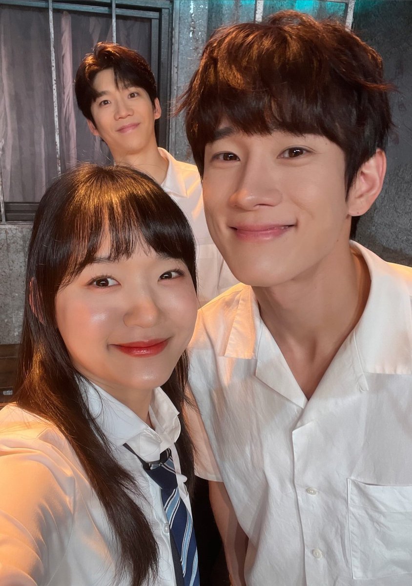 yyjjhoooo93's tweet photo. 나 0손쓰 끼고싶은디 https://t.co/aytDBIKVYw