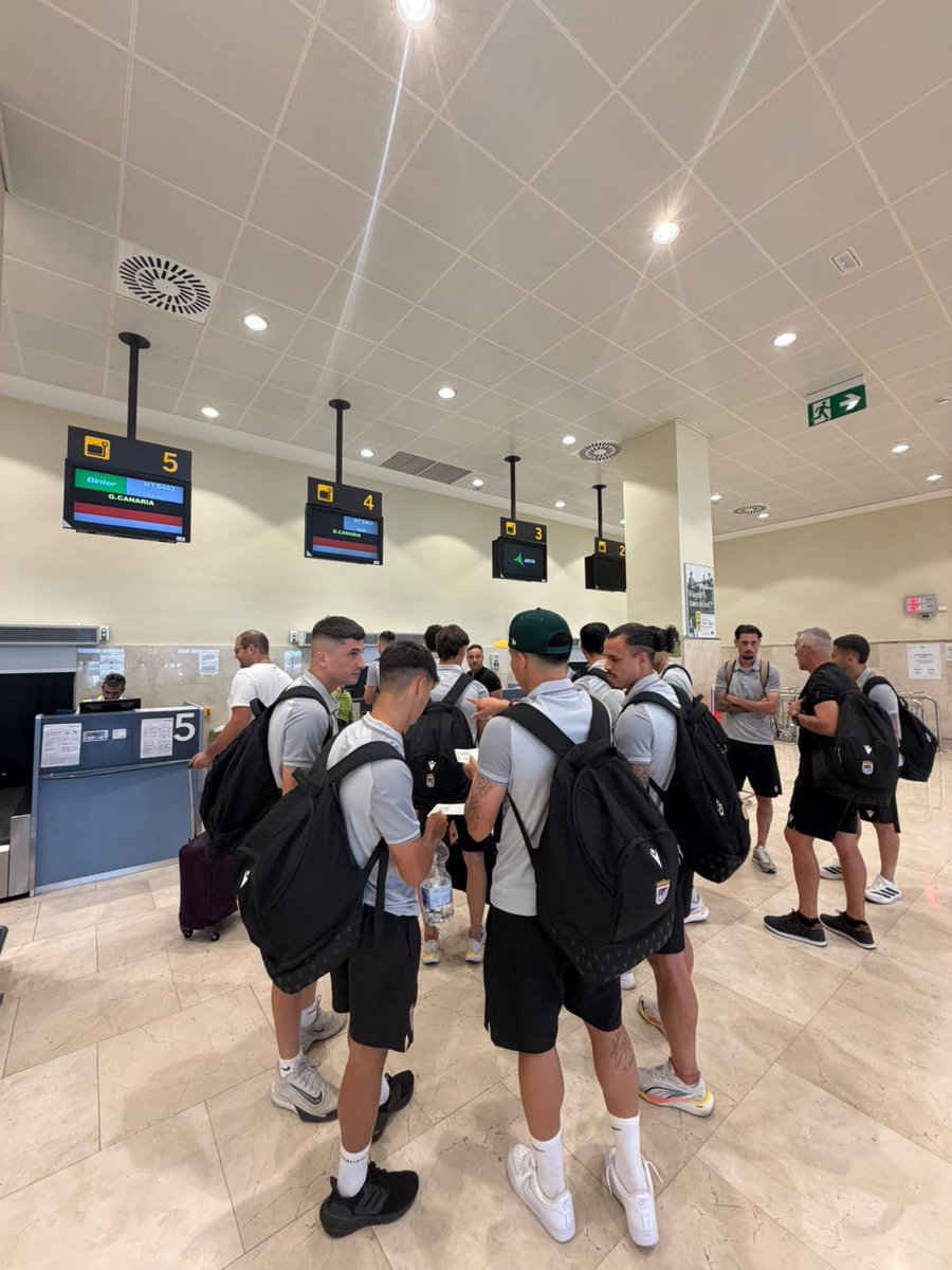 CDBadajoz's tweet photo. 𝗥𝗨𝗠𝗕𝗢 𝗔 𝗟𝗔𝗦 𝗣𝗔𝗟𝗠𝗔𝗦
La expedición del CD Badajoz ya está en marcha. 🖤🤍

¡Vamos, Bada! 💪⚽️ https://t.co/Fr8JiogySj