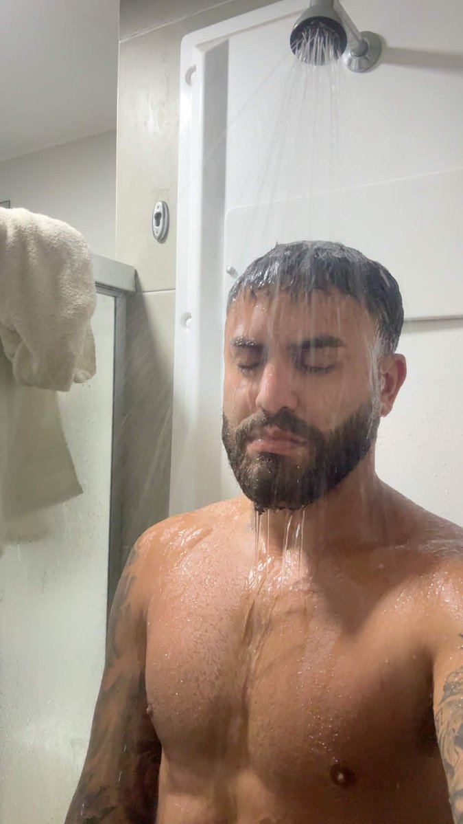 Portal_Insider's tweet photo. 🚨 Jhow acordou revoltado após a PROIBIÇÃO das BETS e destruiu seu próprio apartamento

— O streamer havia renovado recentemente com uma casa de apostas e já pensava em trocar seu Civic 2010 por um carro novo https://t.co/ZySN9gQWxx