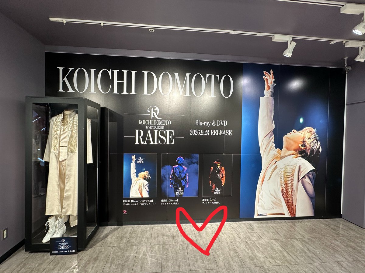 K_5124run's tweet photo. 先日行った衣装展@タワレコ渋谷。
#堂本光一 https://t.co/J7RkIgsK7w