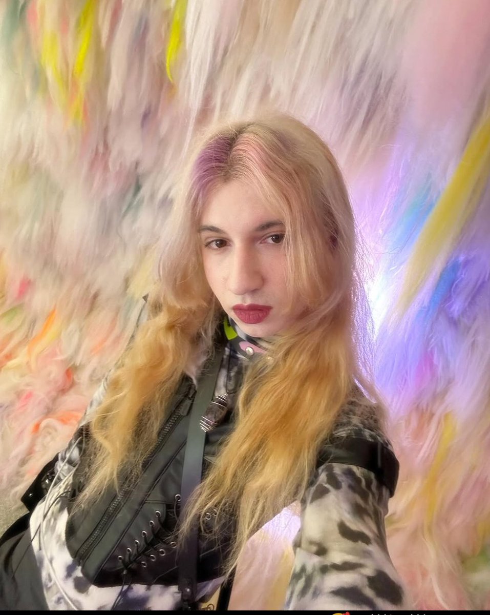 Elizabeth760412's tweet photo. I just want to know if you all love transgirl 🏳️‍⚧️❤️🎉 https://t.co/hh9ahcZpHk