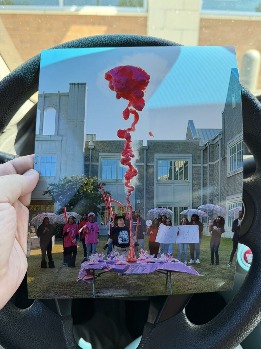 JeffOShields2's tweet photo. I HAD to immortalize this moment!!!! But WHERE am I going to hang it?????? 🤦♂️ #picturefanatic 📸 #mroshieldschemistry #elephanttoothpaste #capturethemoment #mroshieldsscience @Walgreens ❤️ https://t.co/DONVAPGaGU