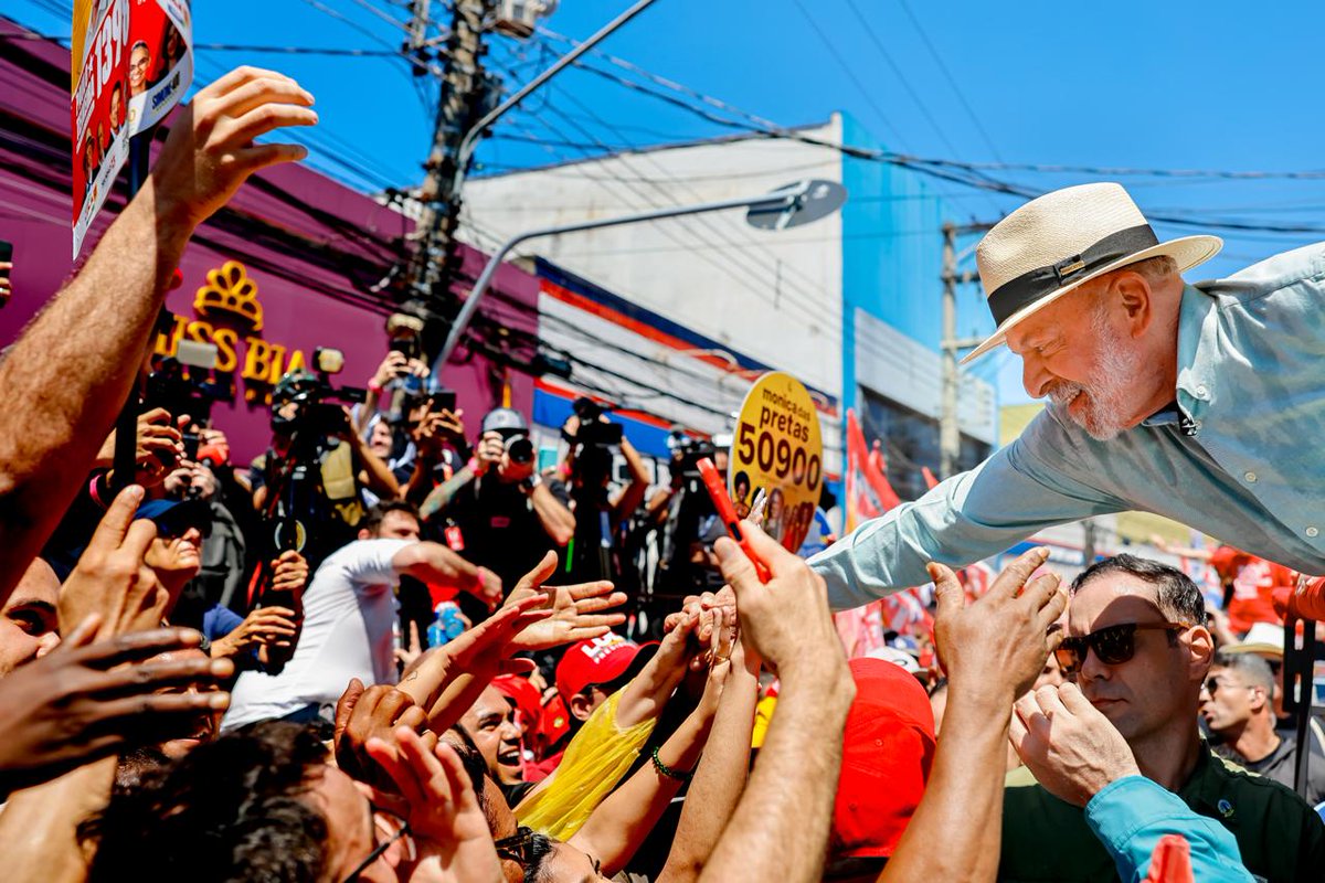 LulaOficial's tweet photo. Zona Leste de São Paulo neste sábado, 26. 

Ao lado de @geraldoalckmin, @Haddad_Fernando,  @simonetebetbr e @MarinaSilva.

O Brasil está pronto para mais!

📸 @ricardostuckert https://t.co/xwiTs6JPuL