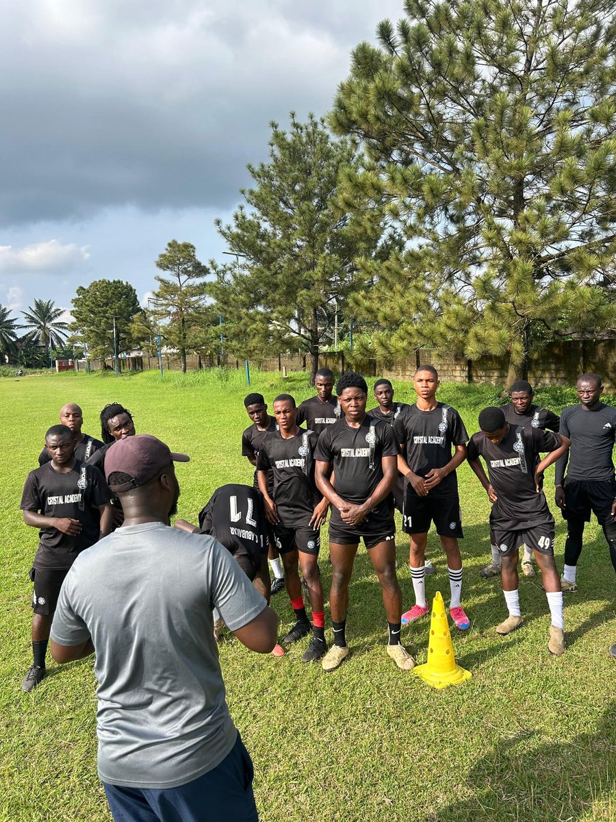 CoachAlian's tweet photo. Coach Alian Ngwa with five players he has supported in their football development and pathway to the United Kingdom: Divine Ushie, Bebe Emmanuel, Pelumi Samuel, Blessed Ubi, Akpama Kebe,The five players are Nigerian footballers and students of the Buckswood Football Academy, UK, https://t.co/GLnP5vogPQ