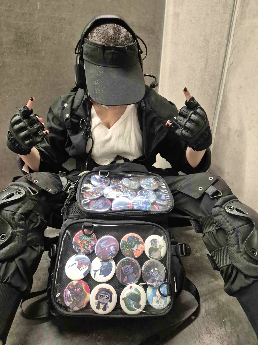 ArandanoEdgy's tweet photo. what a fun con with @HiddenVris 
glad there's culturized people that recognized our cosplays lol https://t.co/RwmmPBME6k