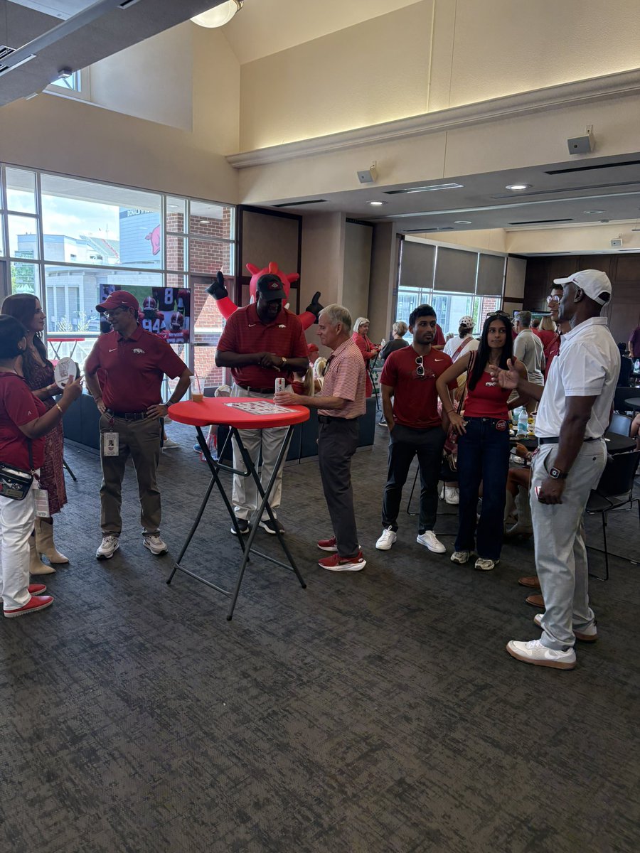 KTHogs's tweet photo. Come see us today at Hog Wild Tailgate at the Alumni House!! Open to EVERYONE!! Join us from 5-6:30 pm for great food from the Village Inn. No RSVP required. 

Also a special book signing for the Eat Like The Hogs cookbook with Karen Van Horn &amp; Becky Bull. Go Hogs!! 🐗🏈 https://t.co/eJB29Irl0X