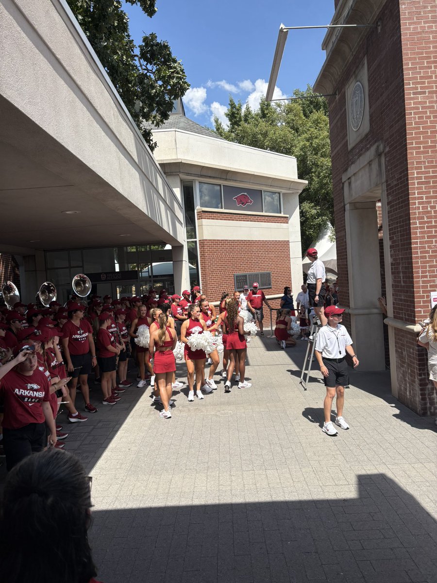 KTHogs's tweet photo. Come see us today at Hog Wild Tailgate at the Alumni House!! Open to EVERYONE!! Join us from 5-6:30 pm for great food from the Village Inn. No RSVP required. 

Also a special book signing for the Eat Like The Hogs cookbook with Karen Van Horn &amp; Becky Bull. Go Hogs!! 🐗🏈 https://t.co/eJB29Irl0X