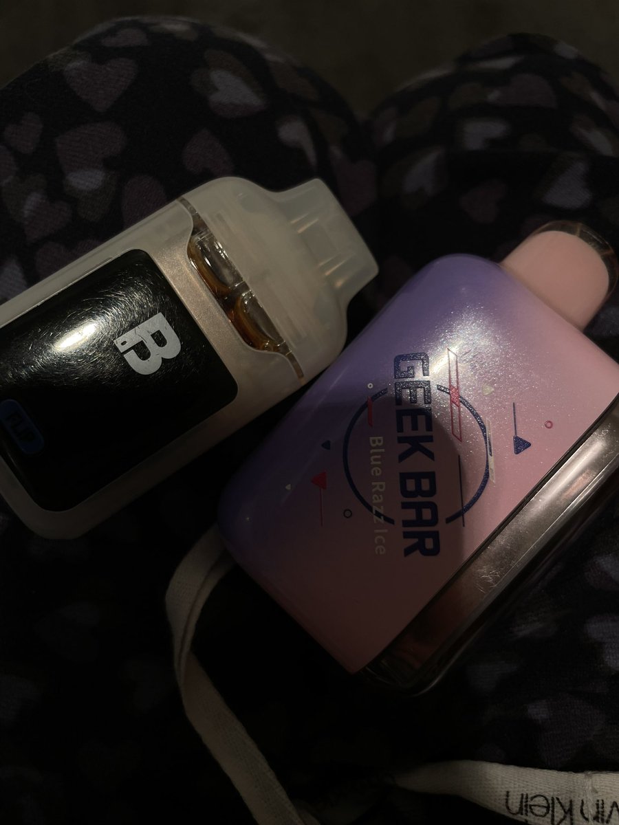 sdlxving's tweet photo. show me ur current vapes im bored #vapetwt https://t.co/604uz8DqZ8