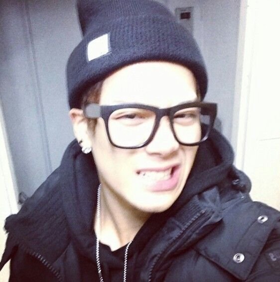 jacksonwangarab's tweet photo. دليل الستريم الشامل والخطوات العملية مرتبة وجاهزة لتطبيقها بدقة وضمان احتساب كل مشاهدة وعدم حذف أي ستريم Spotify 

 أولاً:الإعدادات الأساسية قبل البدء
🚨 نوع الحساب: استخدام حساب Spotify Premium لضمان التحكم الكامل بالترتيب وإلغاء القيود الإجبارية.

 إيقاف العشوائي والتكرار تأكدي تماماً من أن زر التشغيل العشوائي (Shuffle) وزر التكرار (Repeat) معطلان ويظهران باللون الرمادي في التطبيق.

 🚨الصوت: عدم كتم الصوت من داخل شريط تطبيق سبوتيفاي أبداً (يجب أن يكون مستوى الصوت 30% أو أكثر داخل التطبيق، ويمكنك كتم الصوت خارجياً عبر أزرار الهاتف أو السماعات إذا احتجتِ للاستماع بصمت).

📑 ثانياً: خطة قوائم التشغيل (Playlists)
 تجهيز 4 قوائم تشغيل مختلفة: قومي بإنشاء 4 قوائم (Playlists)، بحيث تحتوي كل قائمة على أغنية جاكسون  مع تغيير وتدوير الأغاني الجانبية الأخرى وترتيبها بشكل مختلف في كل قائمة عن الأخرى اغاني جاكسون  تبقى اما بقيه غيري 

🔄 ثالثاً: جدول الاستماع اليومي (الخطوات بالتسلسل)
  البداية: افتحي قائمة التشغيل الأولى وشغليها من أول أغنية بالترتيب المنظم.
 الاستماع الكامل: اتركي الأغاني تعمل للنهاية بدون تخطي يدوي (تأكدي من الاستماع لأكثر من 30 ثانية ولنهاية المقطع).
  بمجرد أن تنتهي القائمة الأولى تماماً، انتقلي فوراً إلى القائمة الثانية.

    عند انتهاء الثانية، انتقلي إلى الثالثة.
    عند انتهاء الثالثة، انتقلي إلى الرابعة

   *⚠️ ملاحظة: لا تقومي أبداً بإعادة تشغيل نفس القائمة فوراً أو تكرار نفس الأغنية وحدها.
 * الاستراحة بعد الانتهاء من القوائم الأربع (أو كل ساعة ونصف إلى ساعتين من الاستماع المستمر)، خذي استراحة لمدة ساعة لتظهر الخوارزميات أنكِ مستخدم حقيقي وليست روبوتاً

  العودة والتكرار: بعد انتهاء فترة الاستراحة، عودي وابدئي الدورة من جديد من القائمة الأولى وحتى الرابعة، وهكذا طوال فترة الستريم اليومية

🛠 رابعاً: نصائح  للحفاظ على نظافة الستريمز
 * مسح ذاكرة التخزين المؤقت (Cache): قومي بمسح الـ Cache من إعدادات تطبيق سبوتيفاي كل يوم أو يومين لمنع حدوث أي أخطاء في مزامنة الإحصائيات.
 * ثبات الشبكة: إذا كنتِ تستخدمين شبكة VPN، تأكدي من عدم تغيير موقع الخادم أثناء الجلسة النشطة.
بهذه الخطوات المنظمة، ستكون جلسات الاستماع الخاصة بكِ آمنة 100%، نظيفة، وغير قابلة للحذف أو التصفية أبداً، وتضمنين صعود الأغنية و بقوة في قوائم التصنيف ان شاءلله! 💪🤝🏻🤝🏻

. 

#JACKSONWANGxAPPLE
#JACKSONWANG
#王嘉爾
#잭슨
#JacksonWangthankyou
#thankyoujackson