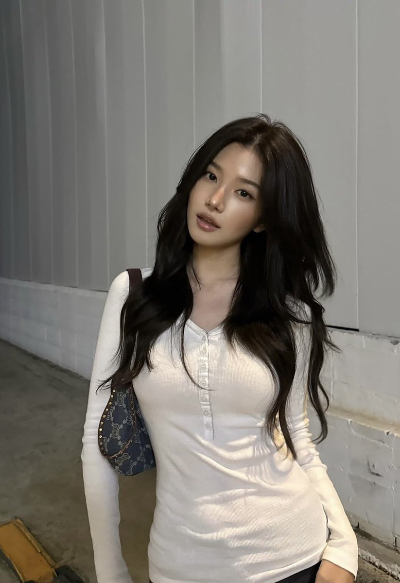 _xhisll's tweet photo. ㅈㄴ 쿨내진동하는 냉미녀 유지안 저점매수 하실분 #유지안 https://t.co/Iv7HC1UIX0