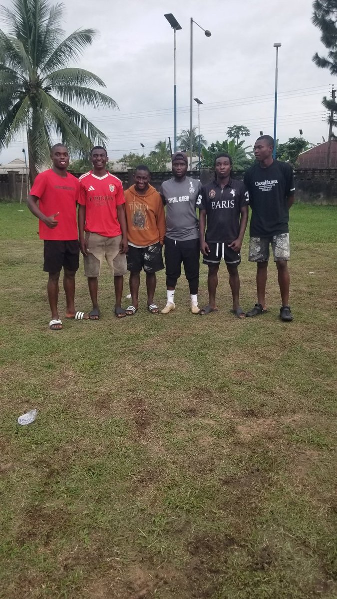 CoachAlian's tweet photo. Coach Alian Ngwa with five players he has supported in their football development and pathway to the United Kingdom: Divine Ushie, Bebe Emmanuel, Pelumi Samuel, Blessed Ubi, Akpama Kebe,The five players are Nigerian footballers and students of the Buckswood Football Academy, UK, https://t.co/GLnP5vogPQ