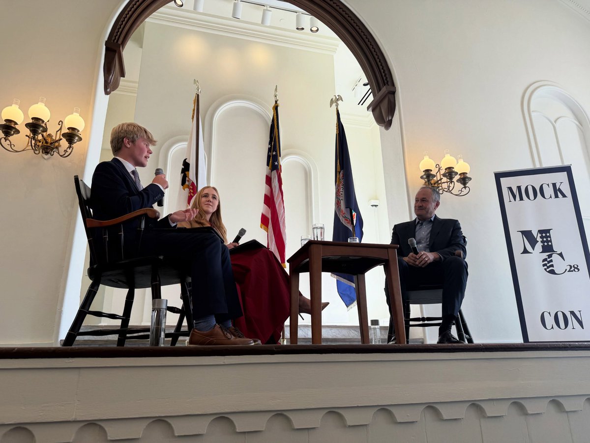 archivekamala's tweet photo. Yesterday, Washington and Lee University’s Mock Convention hosted @DouglasEmhoff for its Young Alumni Weekend.

Doug participated in a fireside chat where he talked about his work in law and advocacy, his time with the Biden-Harris Administration, and life beyond.

📸: wluwashterm
