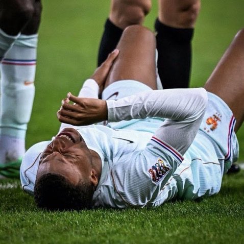 RMadrid_actu's tweet photo. 🚨💣 𝐁𝐑𝐄𝐀𝐊𝐈𝐍𝐆: Mbappé est BLESSÉ et il sera ABSENT pendant environ 2 SEMAINES. ✅🏥

✅ Il sera DE RETOUR après la trêve internationale et ne ratera AUCUN MATCH avec le Real Madrid.

@AranchaMOBILE https://t.co/jctLsr5jSH