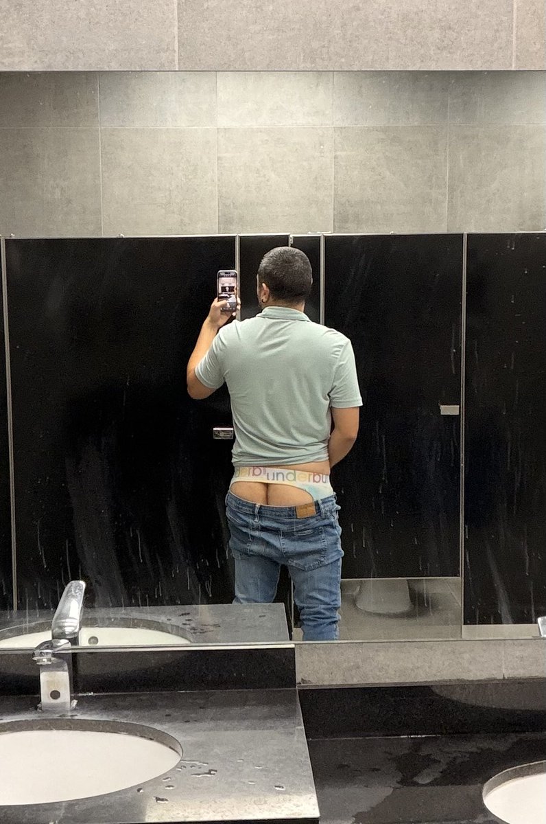 ItsRawNudes's tweet photo. Aprovechando los baños solos del trabajo 🙊🤙🏼 

@EncuentroGayMty @ExhibeteMexico
@ReGio_LanDiaM @compasregios https://t.co/ETznVRruIv
