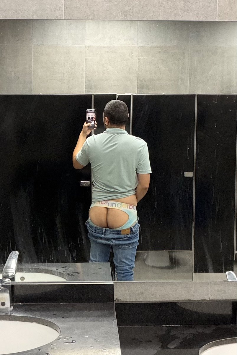 ItsRawNudes's tweet photo. Aprovechando los baños solos del trabajo 🙊🤙🏼 

@EncuentroGayMty @ExhibeteMexico
@ReGio_LanDiaM @compasregios https://t.co/ETznVRruIv