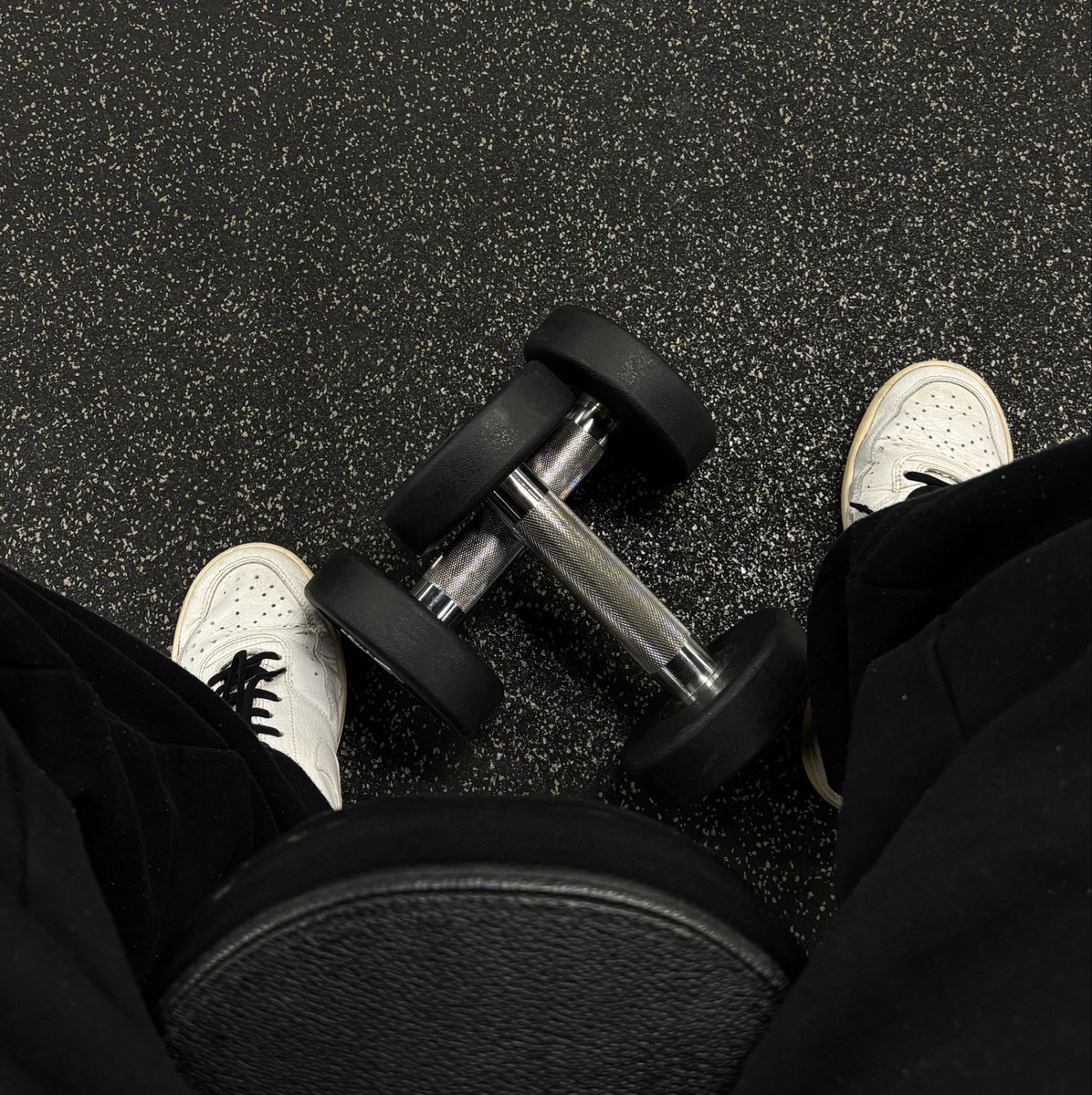 prthxsnt's tweet photo. cold, tired, gym evenings- i missed it https://t.co/Y8SEQ6M7Cx
