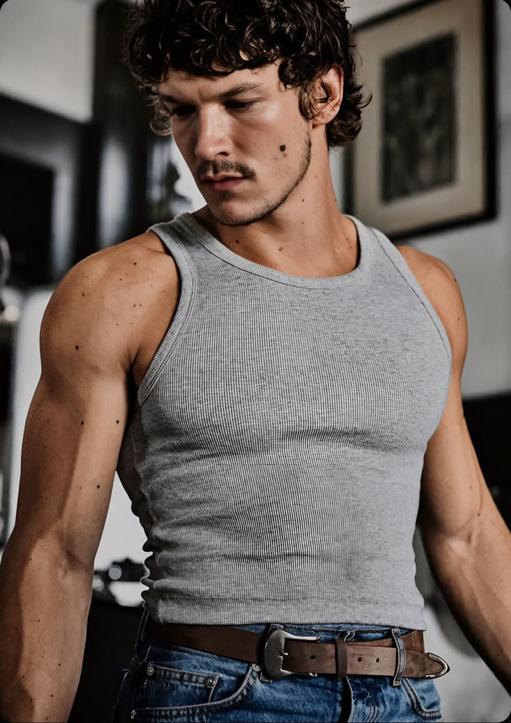 Megstorrie's tweet photo. Bro just casually looks like this. https://t.co/wFXe37TKiN