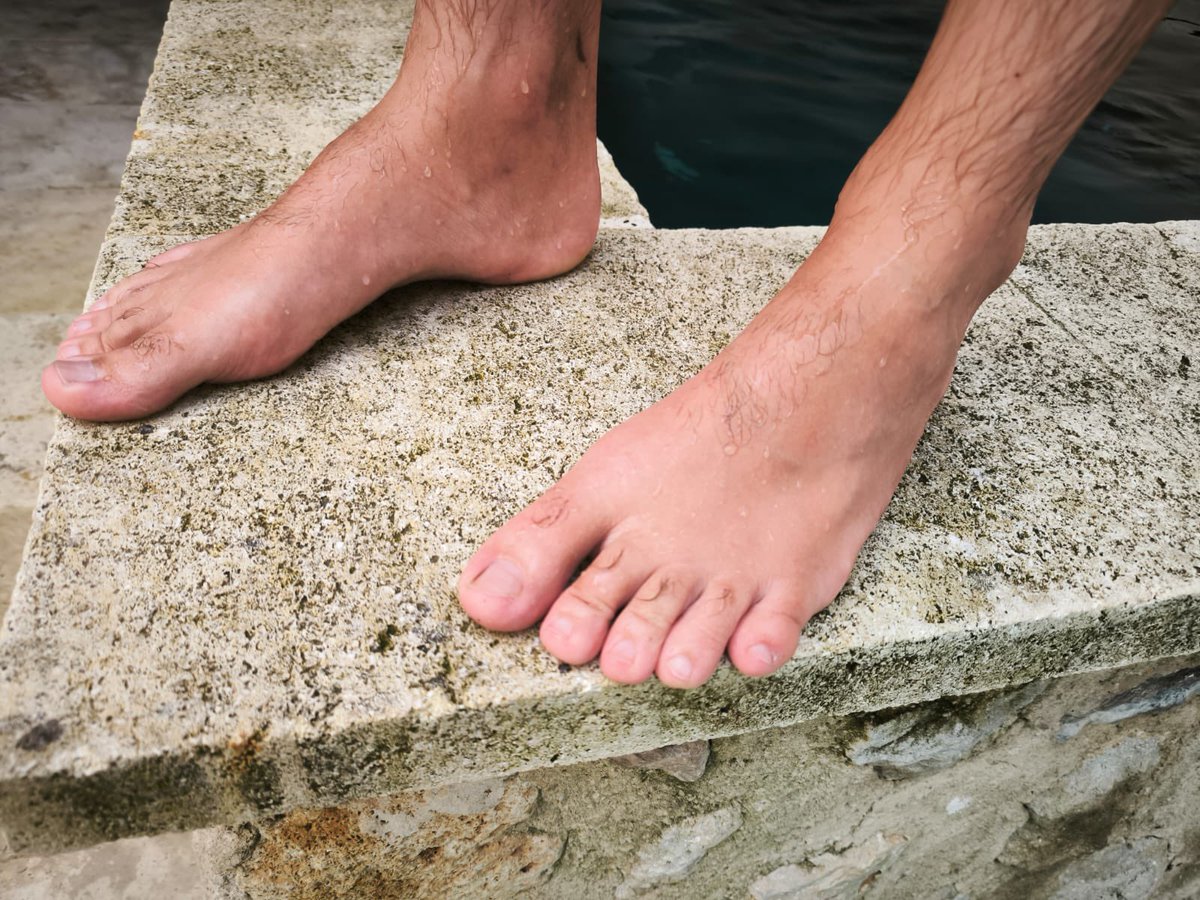 Feetmansocks's tweet photo. Et vous les femmes vous aimez ça ?
#women #piedhomme #feetfetıshly #moneyslave https://t.co/5e0ufJelbB