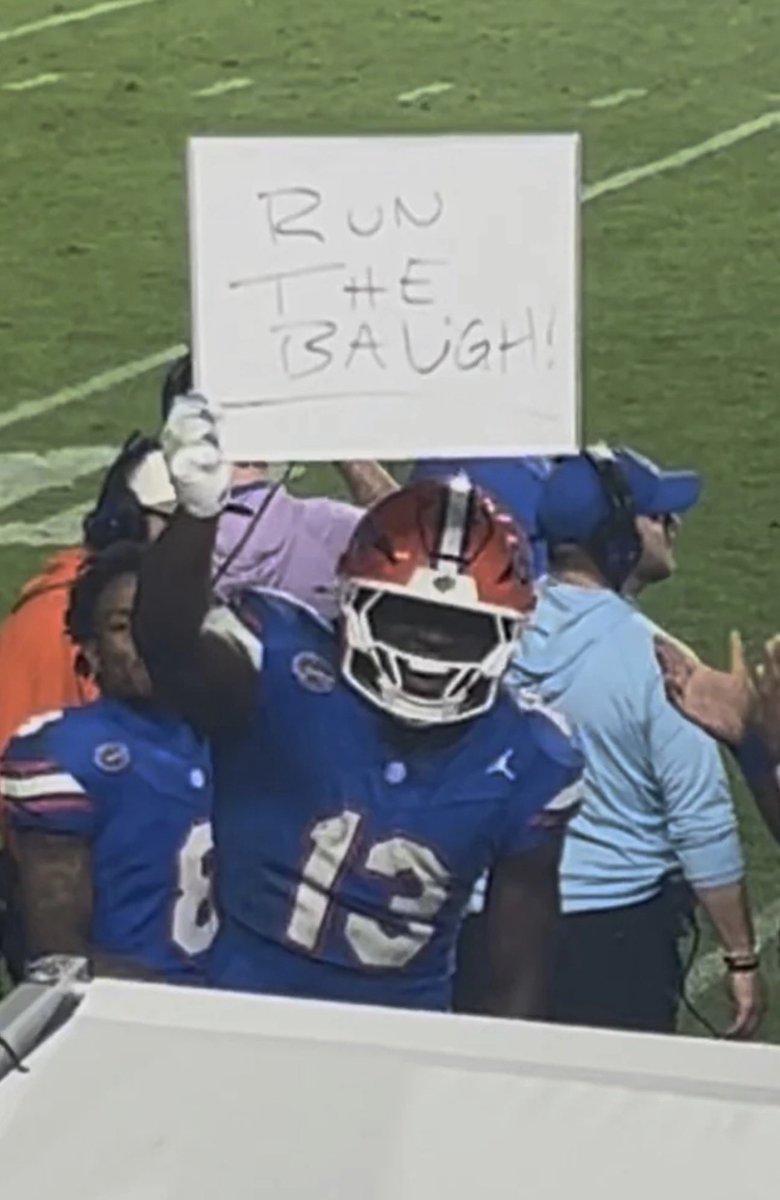 gc1528's tweet photo. Game day. #respectoff #GoGators๐ https://t.co/F6QuNAV2kJ