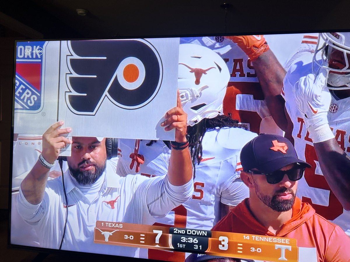 TerryFranconia's tweet photo. Fly Flyers Fly https://t.co/NufEFgMVFm
