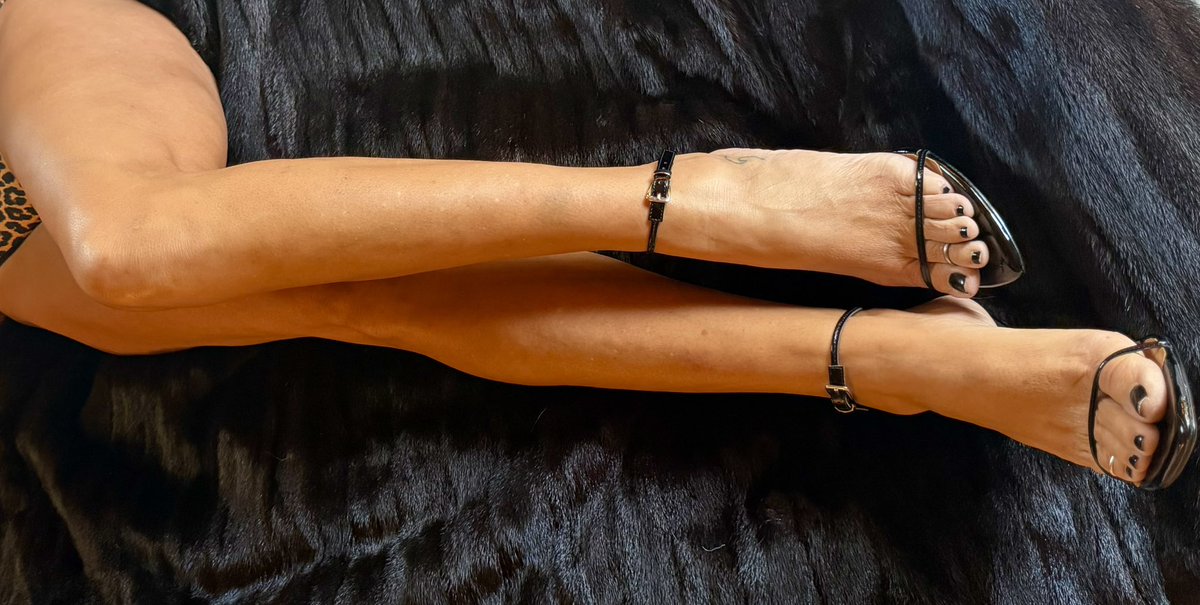 DaniH916's tweet photo. Well, stretching my kink a bit escalated quickly…
Thank you to all 500+. I am tickled you like the images.
My thank you….
Black on black on black.
#blackmink #minktoes #stilletos #realwoman #nofilters #blacktoes #embracetheferal #ladyleo https://t.co/cS7QK7XSOC
