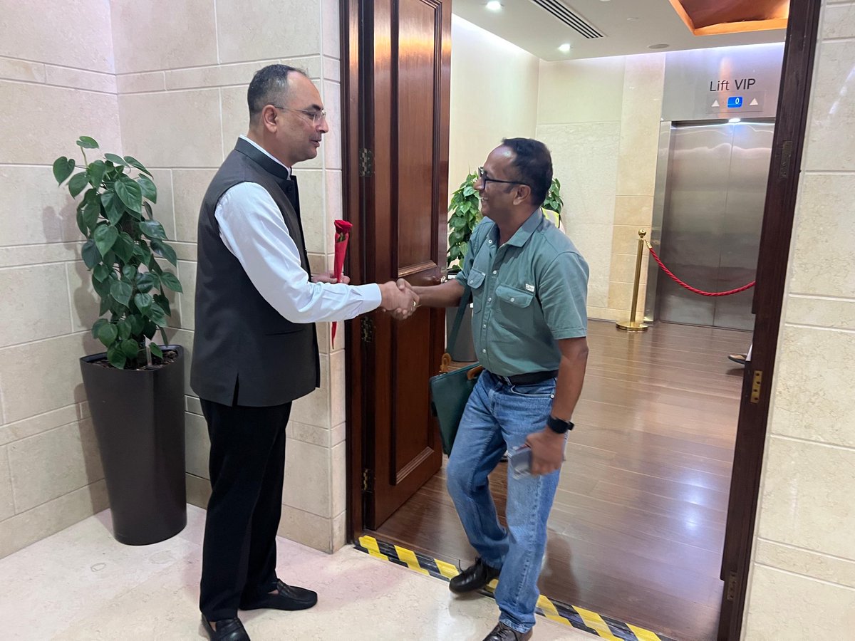 overseas_bjp's tweet photo. The JVP delegation from Sri Lanka,led by Gen Sec Mr Tilvin Silva, arrived in New Delhi today.
Dr @vijai63,In-charge,BJP Foreign Affairs Dpt ,along with Shri @inakulbjp, warmly welcomed the delegation at the airport ahead of their official visit beginning tomorrow.
@BJP4India https://t.co/yCIY8mlGCk
