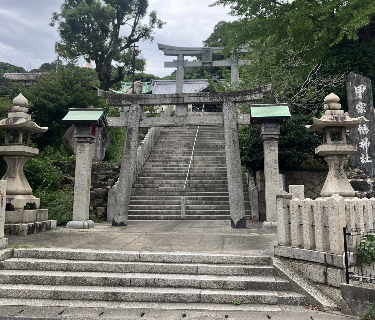 chrd305's tweet photo. 北九州に行く方へ
門司にある甲宗八幡宮にお詣りに行きましょう。

去年のアウェイ試合も同じくゴタゴタだったけど、参拝して試合行けば勝ったから。
(あの時は交代ブーストもあっただろうけど)

何事を講じても手に負えなかったら最後は神頼みです。

#高知ユナイテッドSC https://t.co/El6mBQQ0Hc