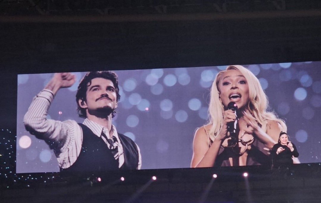 DesturbioMental's tweet photo. vou falar pros meus filhos que esses eram fred mercury e beyonce https://t.co/X45LoiG97n