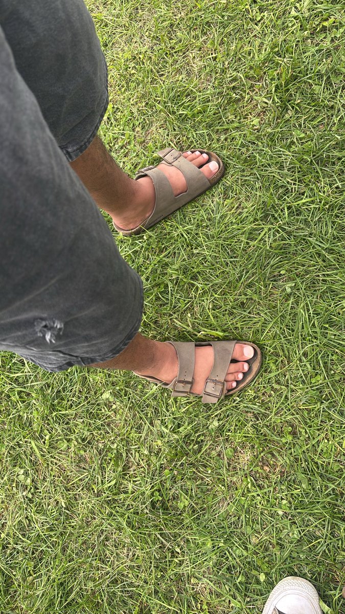 the1seed67's tweet photo. Indians refuse to wear close toes shoes https://t.co/FMLHTtzUH8